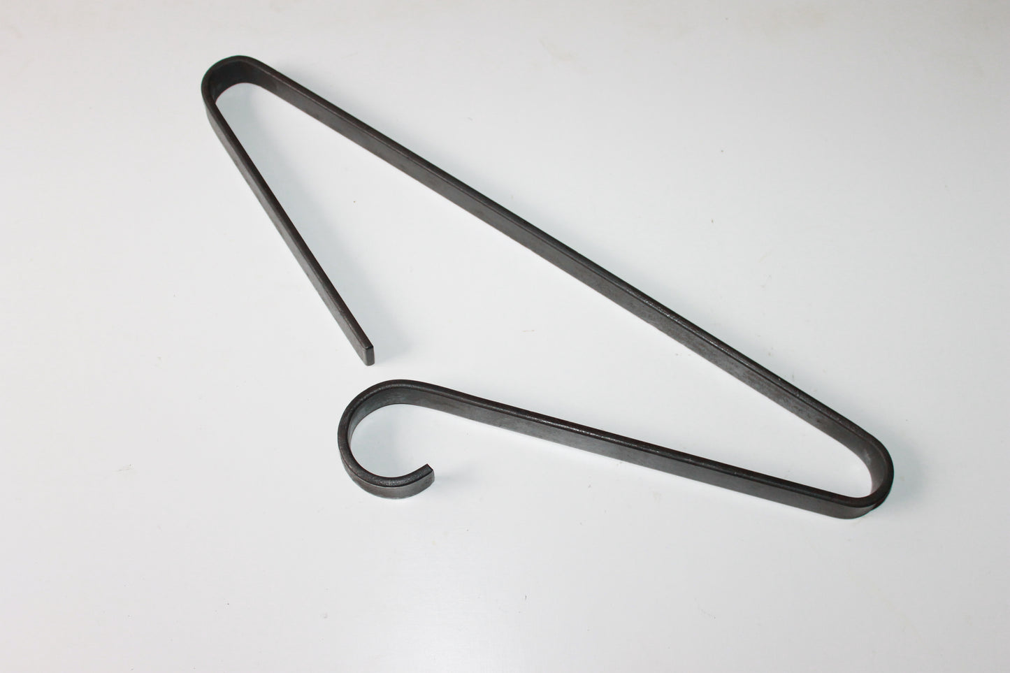 robuust staal hanger designer smeedijzer minimalistisch