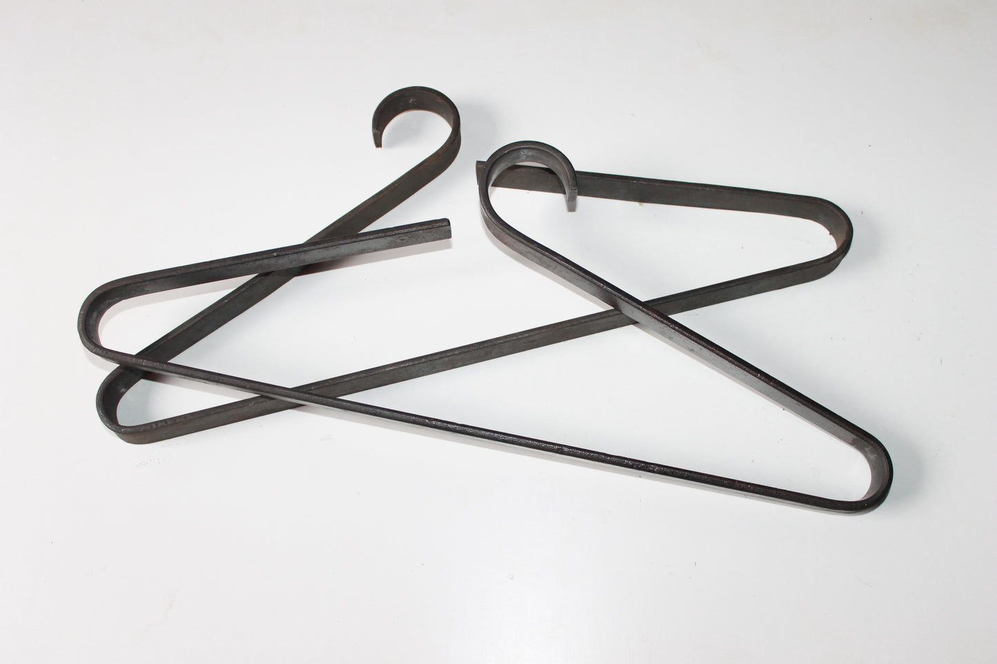 Unieke metalen kleerhanger, personaliseerbaar design object voor kleding