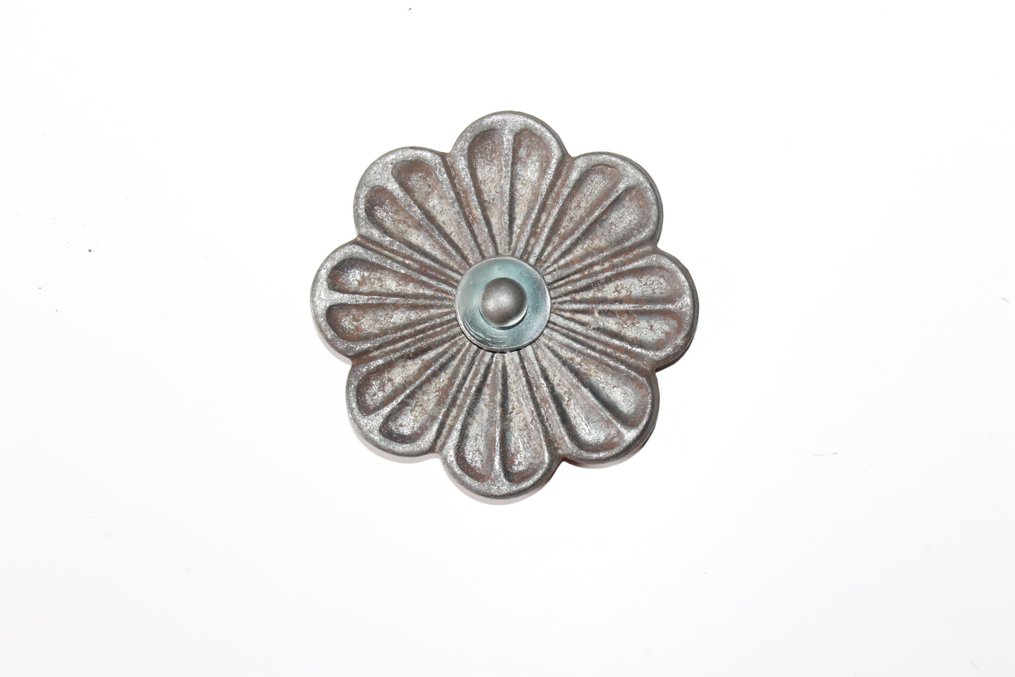 Decoratieve stalen bloemen voor poutrels, trouw aan origineel design bij monumentrestauratie
