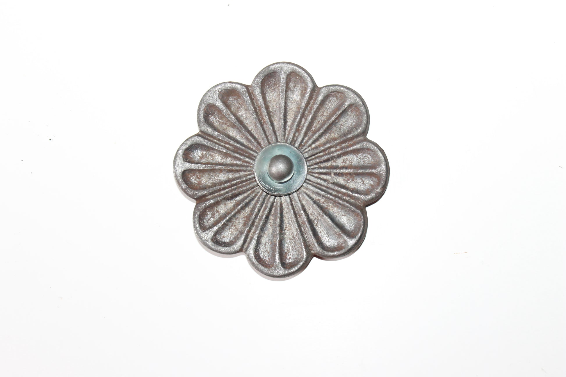 Decoratieve stalen bloemen voor poutrels, trouw aan origineel design bij monumentrestauratie